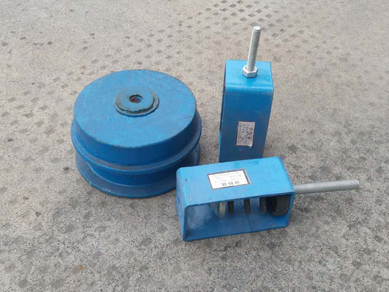 落地，吊钩式减震器